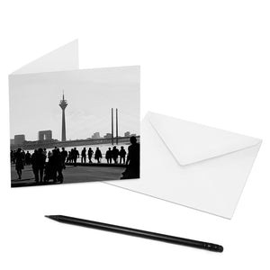 Mache jemandem eine Freude und verschicke eine COGNOSCO Klappkarte mit Umschlag mit dem Motiv: Düsseldorf - Rheinuferpromenade