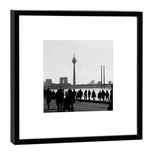 COGNOSCO - Fine Art Print im Rahmen - Düsseldorf - Rheinuferpromenade